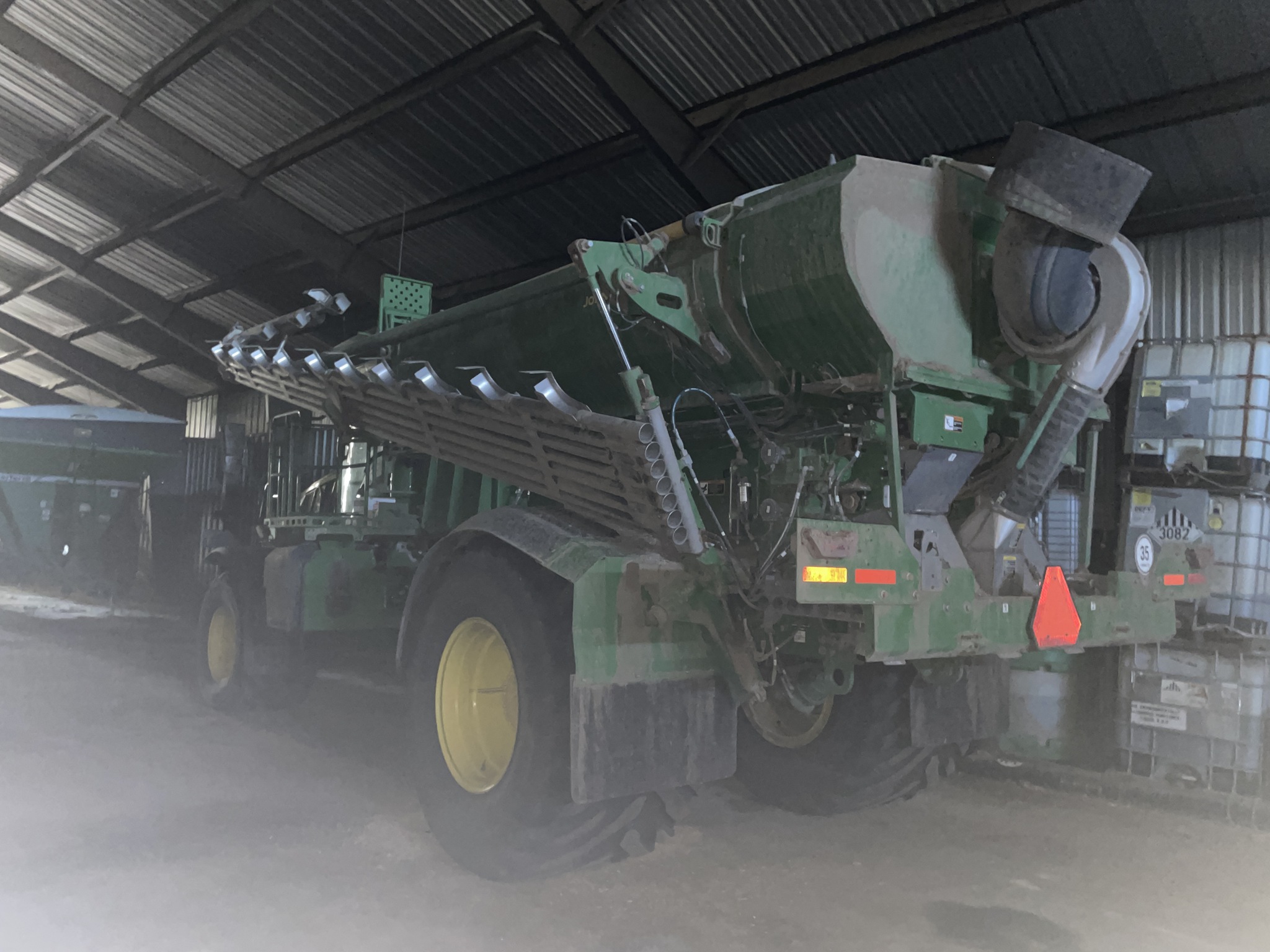 2023 John Deere 800R Image 32