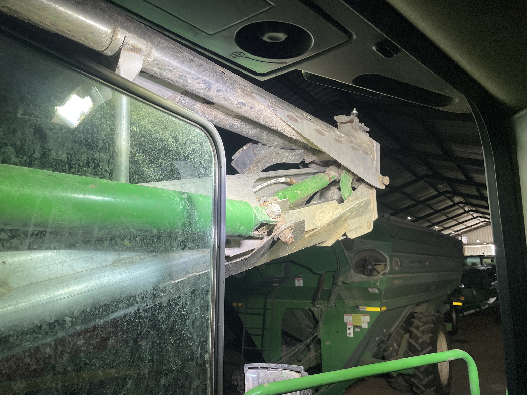 2023 John Deere 800R Image 6
