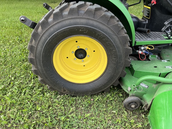 2015 John Deere 2032R - Photo13