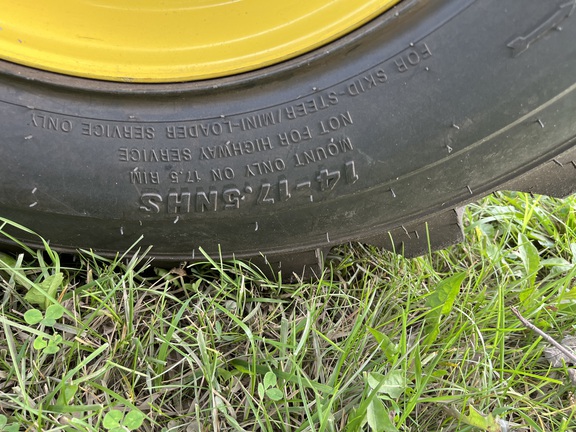 2015 John Deere 2032R - Photo17
