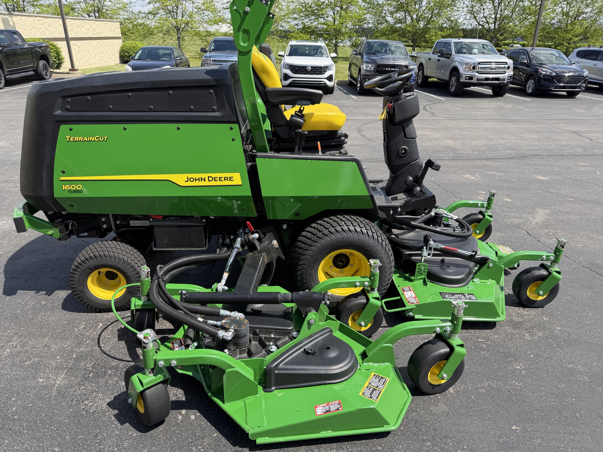 New In-Stock 2025 John Deere 1600 Commercial Front Mowers at Koenig Equipment in Tipp City, OH - PhotoXL4
