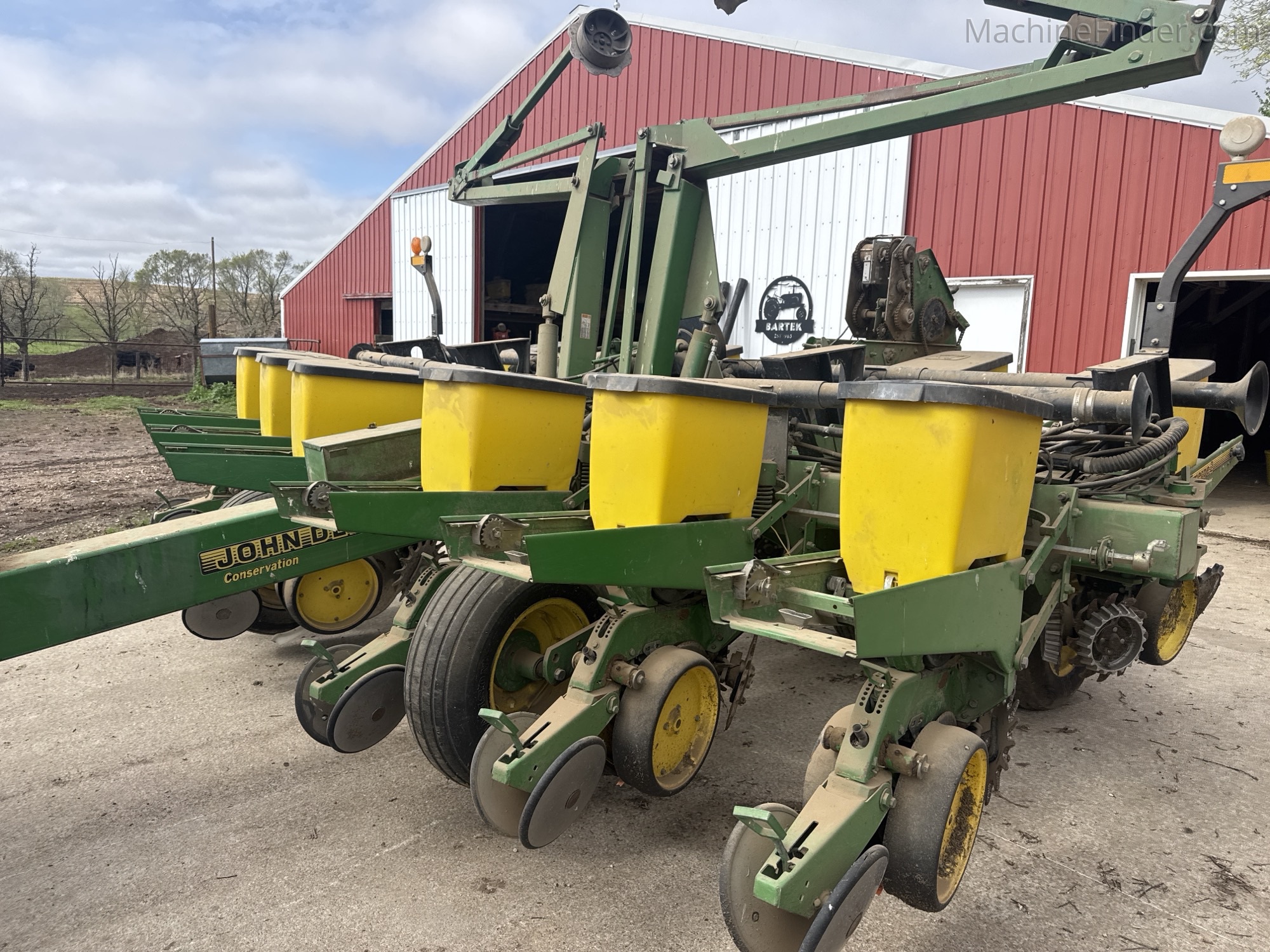 1995 John Deere 1760 | Planters: Drawn | MachineFinder