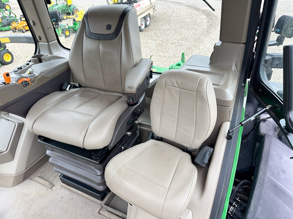 2021 John-Deere 8RT 370