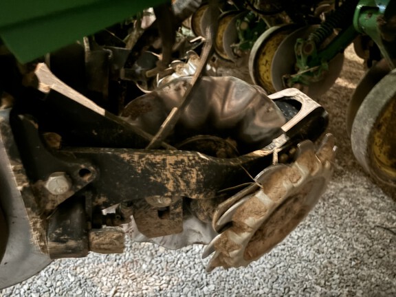 2022 John-Deere 1775NT