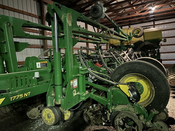 2022 John-Deere 1775NT