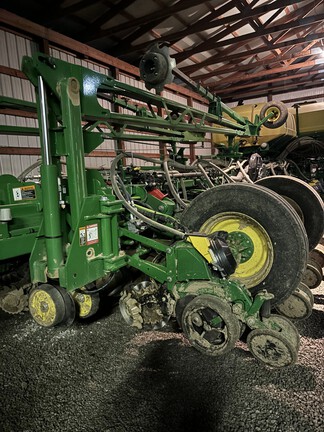 2022 John-Deere 1775NT
