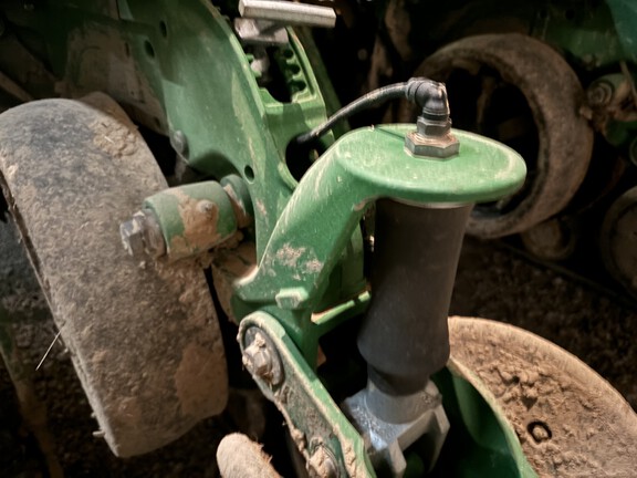 2022 John-Deere 1775NT