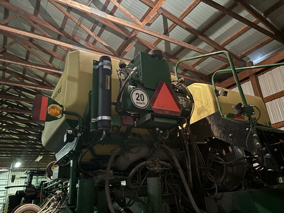 2022 John-Deere 1775NT