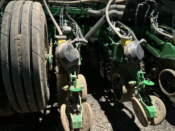 2022 John-Deere 1775NT