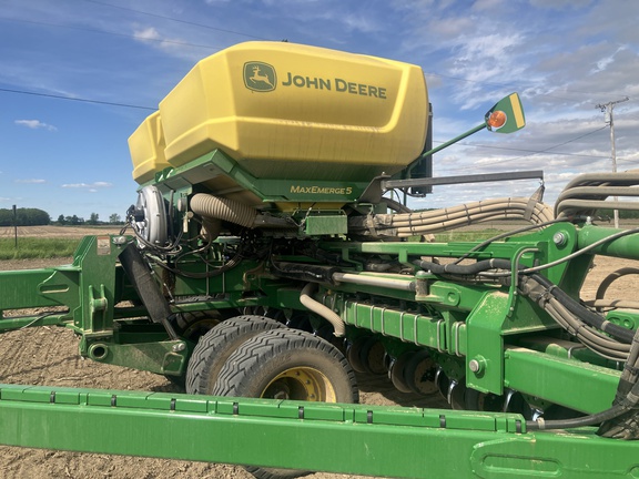 Photo of 2026 John Deere DB60