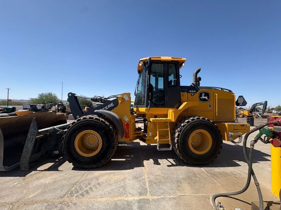 Photo of a 2023 John Deere 624P