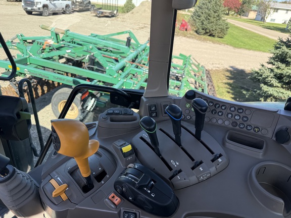 2025 John Deere 6M 155 - Photo13
