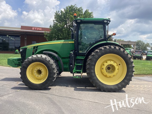 Photo of 2017 John Deere 8320R