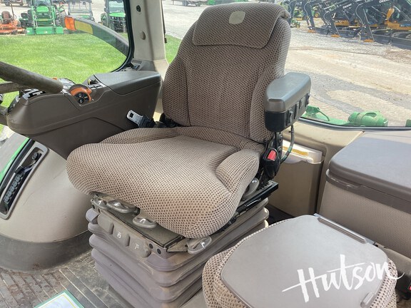 Photo of 2017 John Deere 8320R