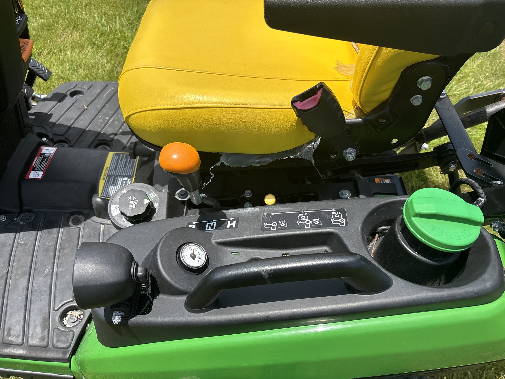 Used 2022 John Deere 1025R Compact Utility Tractors at Koenig Equipment in Knightstown, IN - PhotoXL15