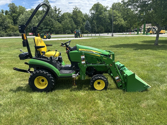 Used 2022 John Deere 1025R Compact Utility Tractors at Koenig Equipment in Knightstown, IN - Photo3