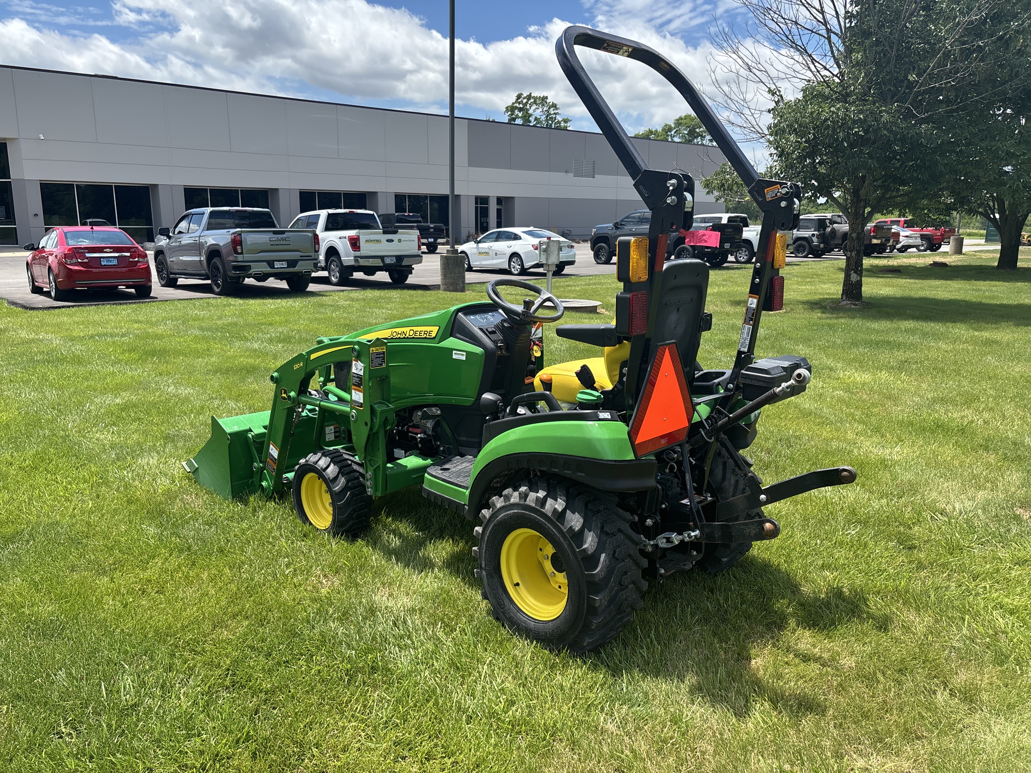 Used 2022 John Deere 1025R Compact Utility Tractors at Koenig Equipment in Knightstown, IN - PhotoXL6