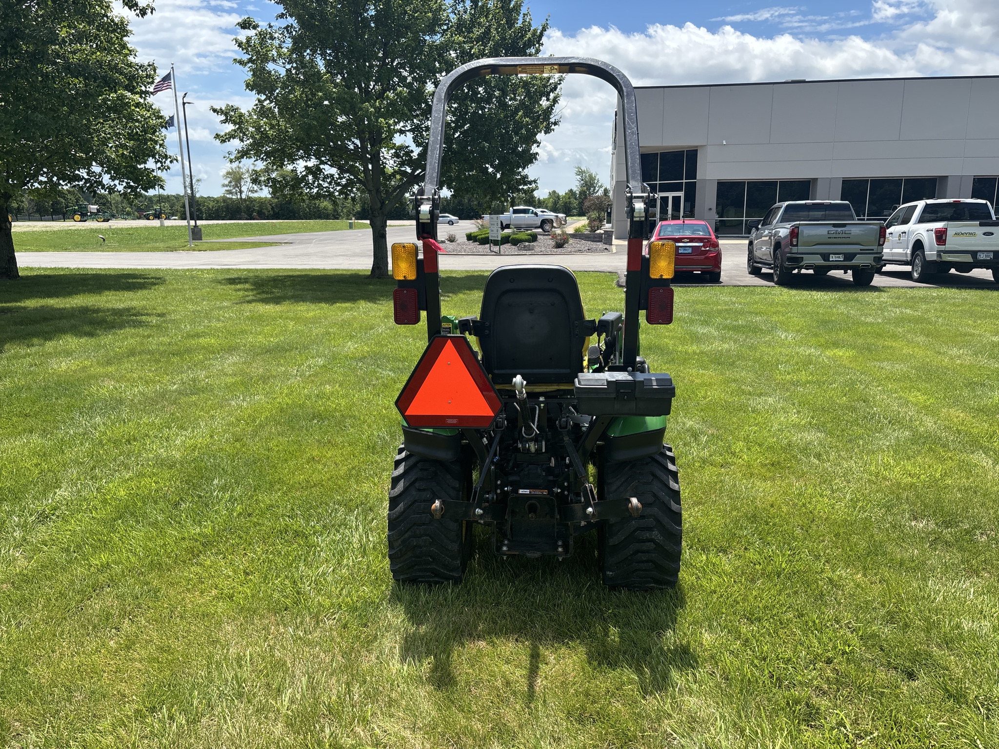 Used 2022 John Deere 1025R Compact Utility Tractors at Koenig Equipment in Knightstown, IN - PhotoXL5