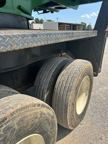 2022 John Deere 437E