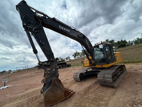 2021 John Deere 210G LC