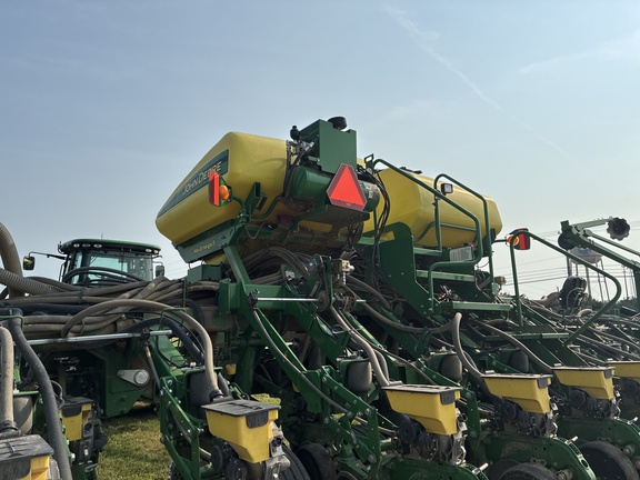 Used 2018 John Deere 1795 Planters: Drawn at Koenig Equipment in Greensburg, IN - Photo5