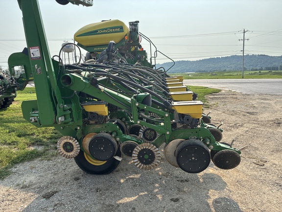 Used 2018 John Deere 1795 Planters: Drawn at Koenig Equipment in Greensburg, IN - Photo4
