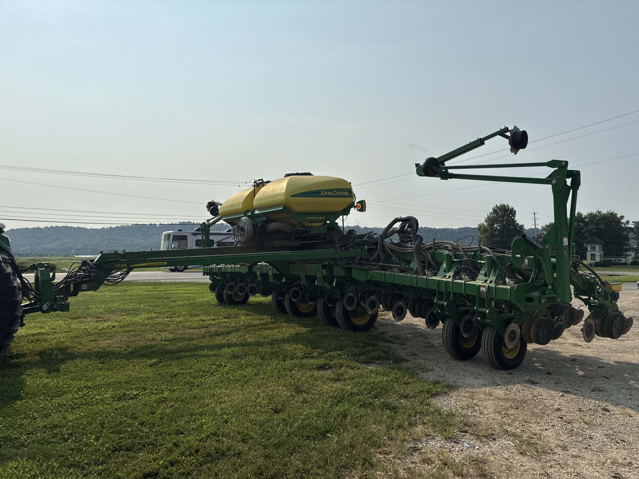 Used 2018 John Deere 1795 Planters: Drawn at Koenig Equipment in Greensburg, IN - PhotoXL1