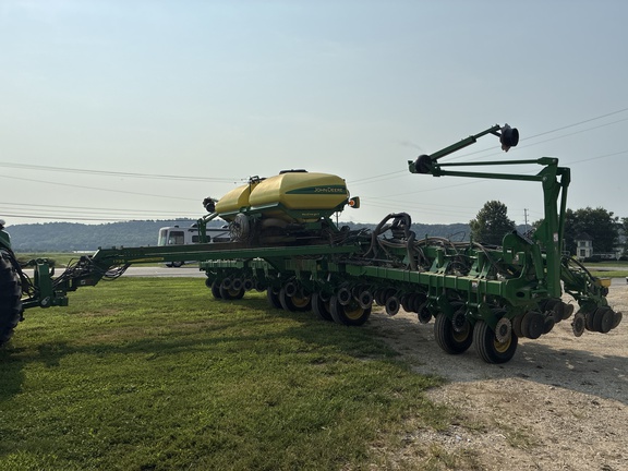 Used 2018 John Deere 1795 Planters: Drawn at Koenig Equipment in Greensburg, IN - Photo1