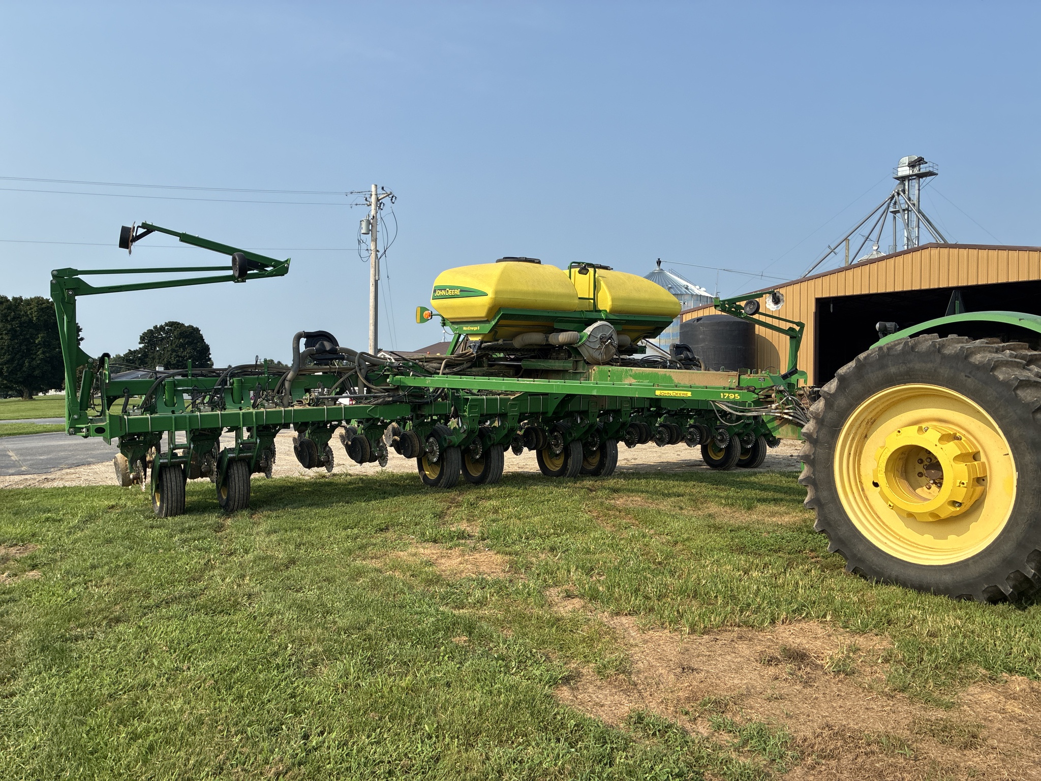 Used 2018 John Deere 1795 Planters: Drawn at Koenig Equipment in Greensburg, IN - PhotoXL2