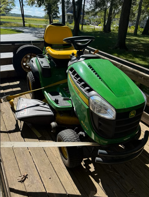 2016 John Deere S240