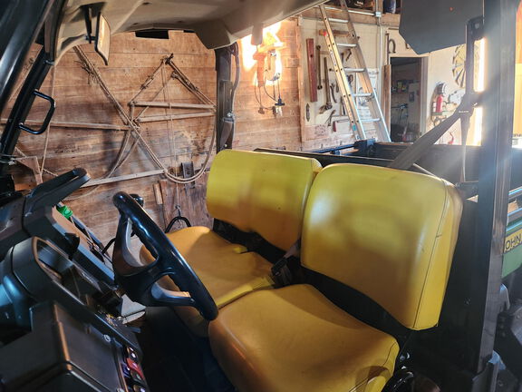 Photo of 2018 John Deere XUV 835M