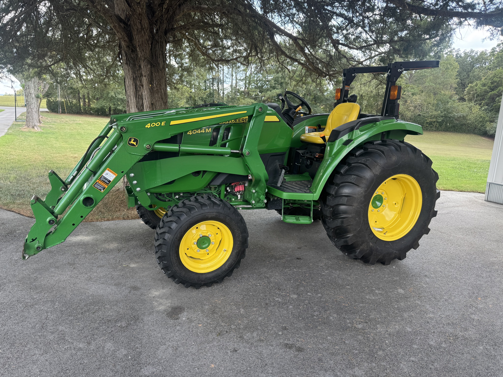 2019 John Deere 4044M