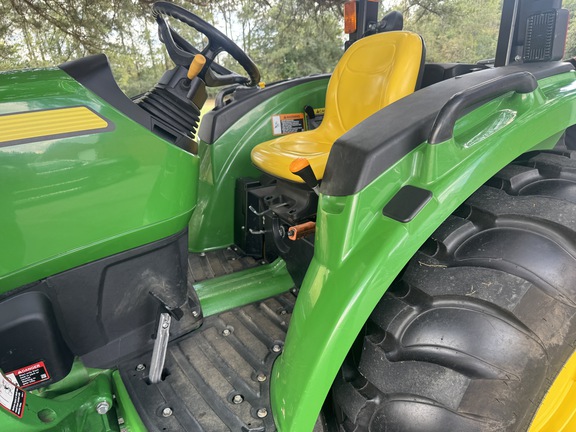 2019 John Deere 4044M