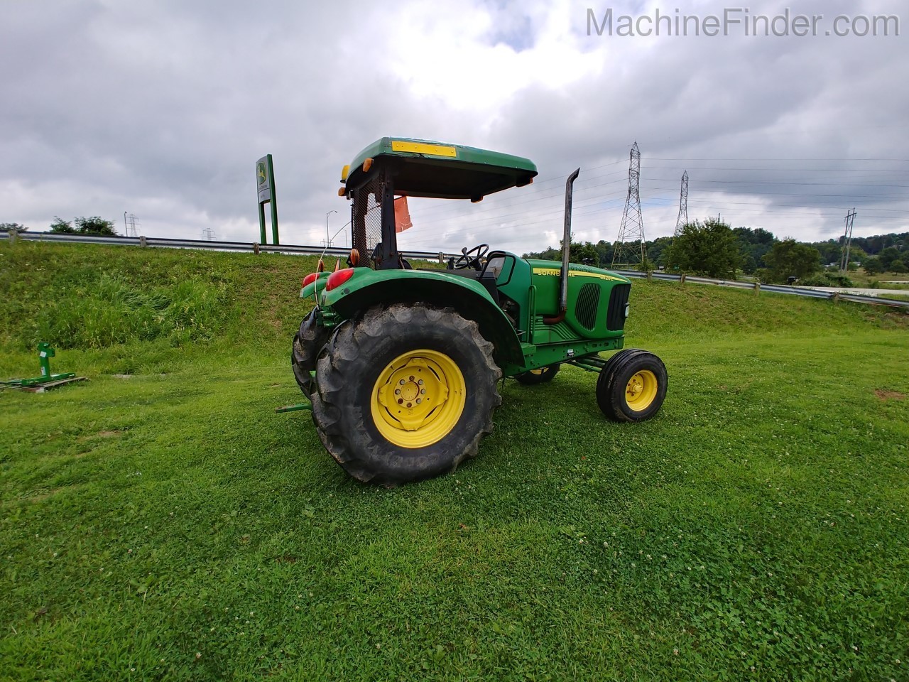 2005 John Deere 6420L Image 3