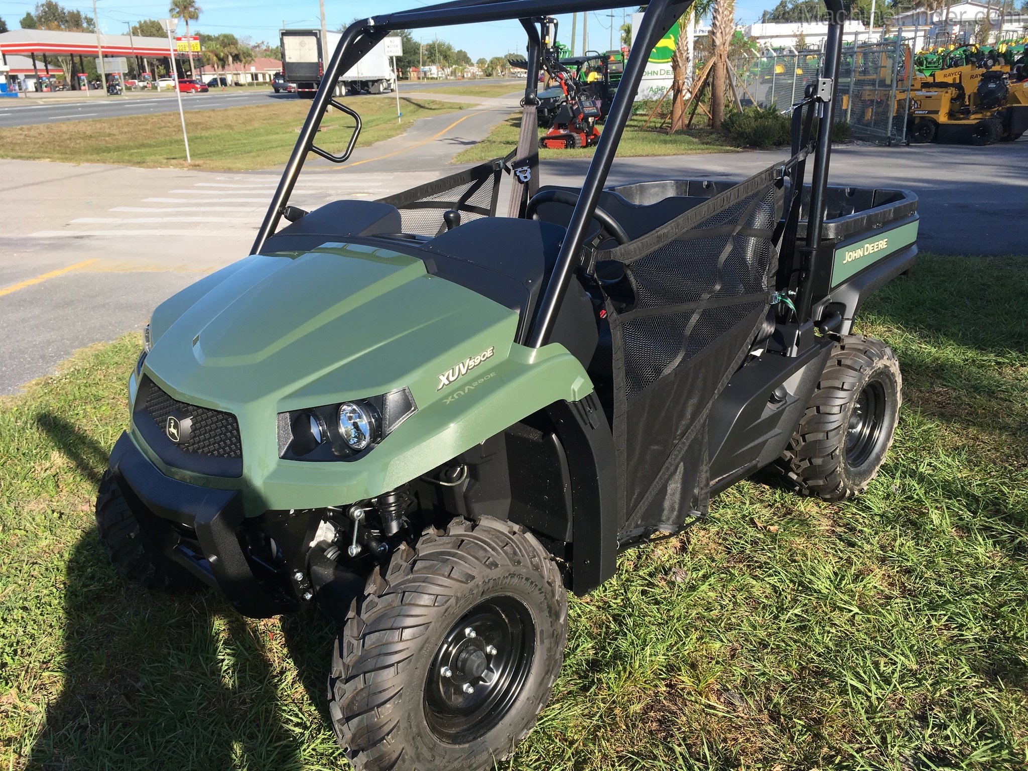 2021 John Deere XUV590E Image 1