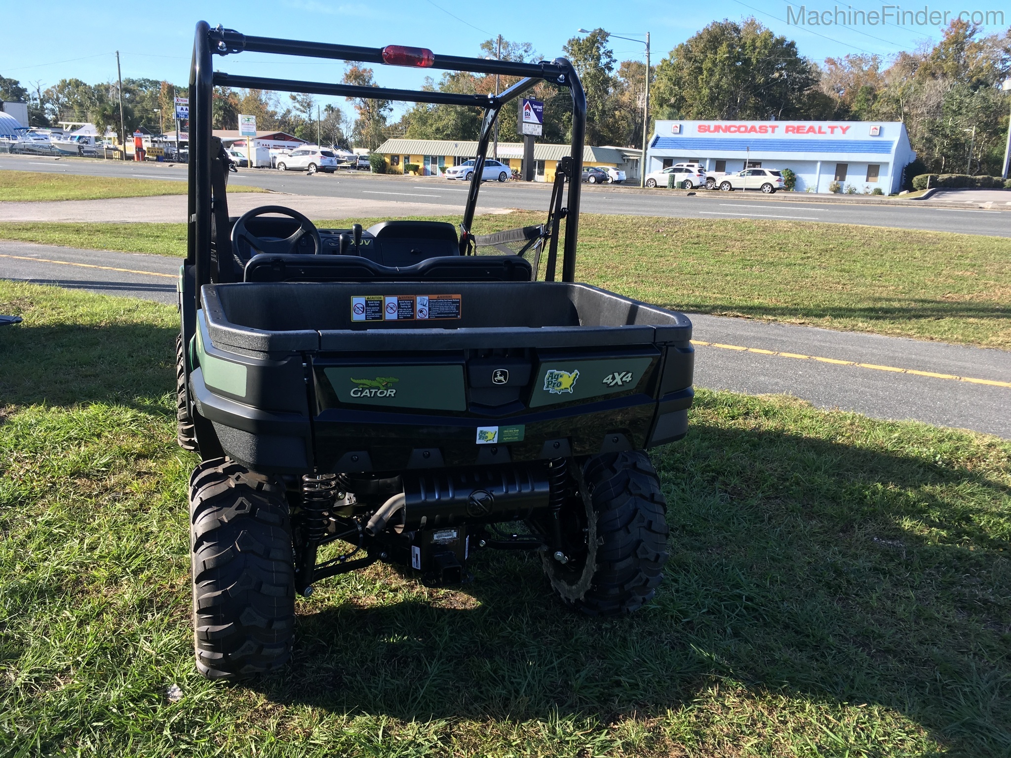 2021 John Deere XUV590E Image 3