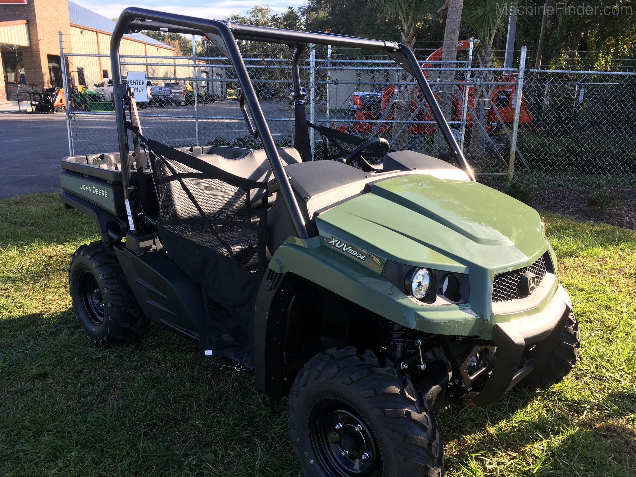 2021 John Deere XUV590E Image 5