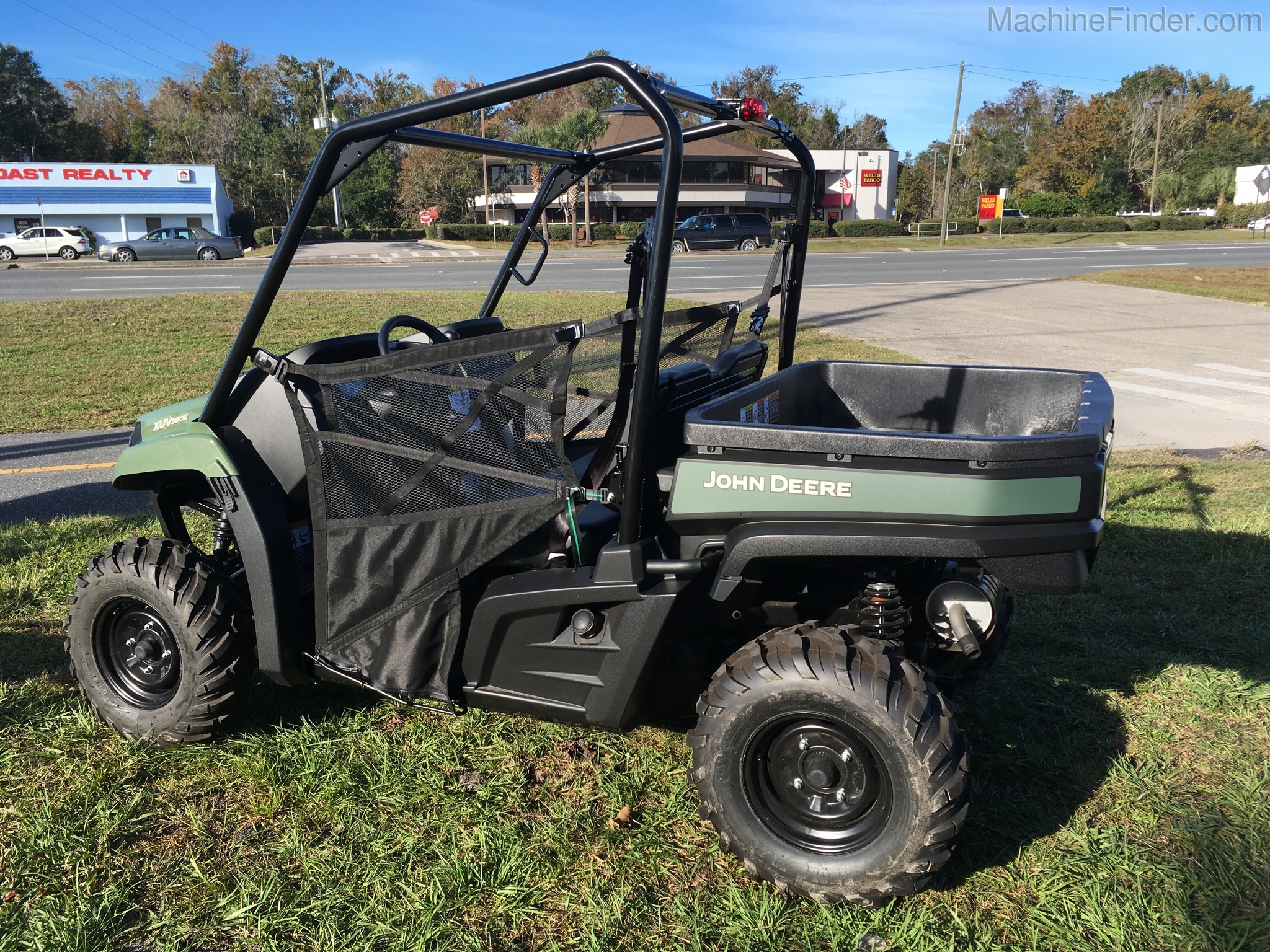 2021 John Deere XUV590E Image 2