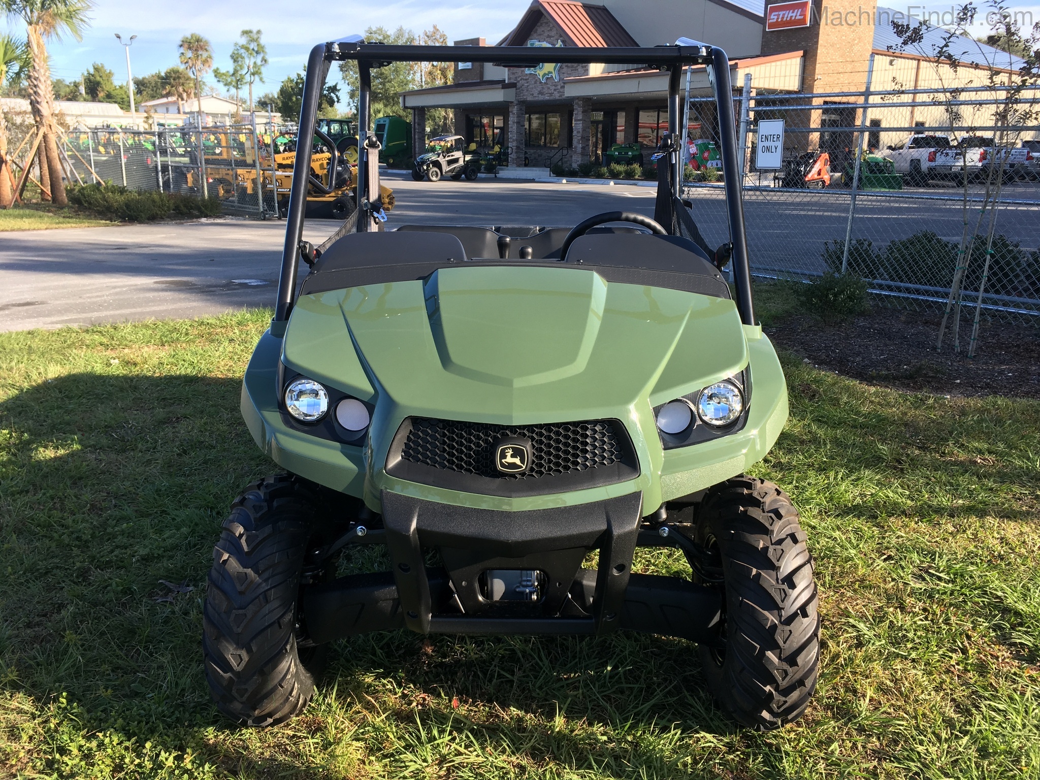 2021 John Deere XUV590E Image 4