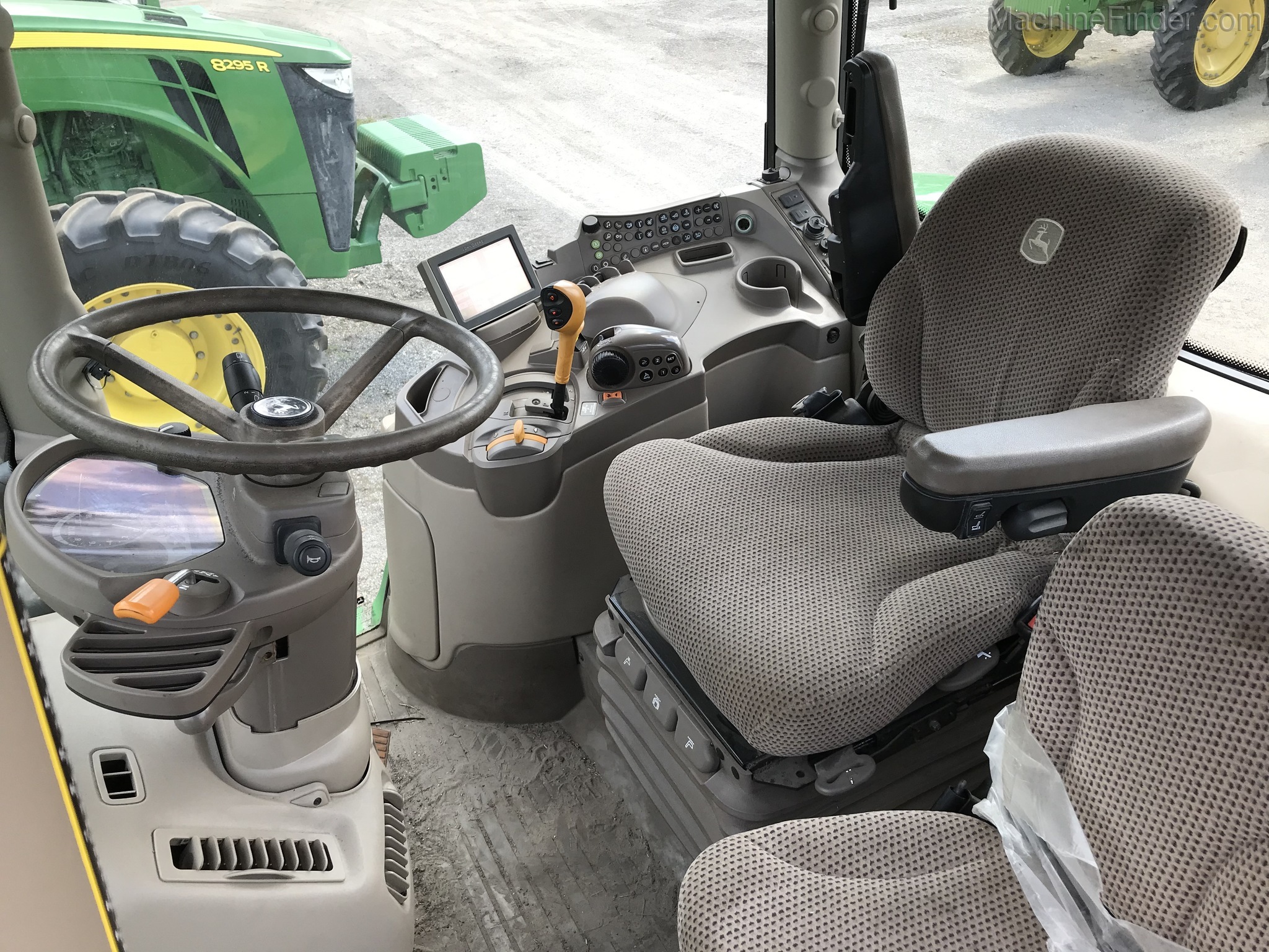 2017 John Deere 6145R Image 7
