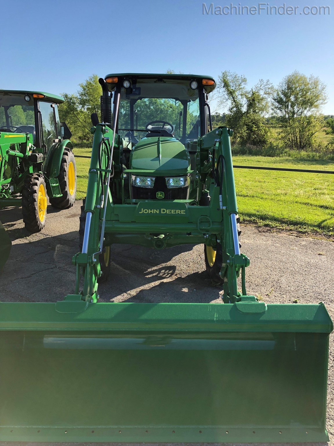 2020 John Deere 5055E Cab w/ Loader Image 2