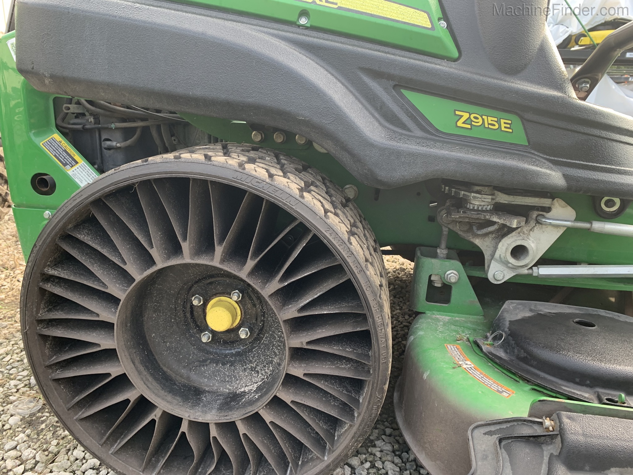 2017 John Deere Z915E Image 2