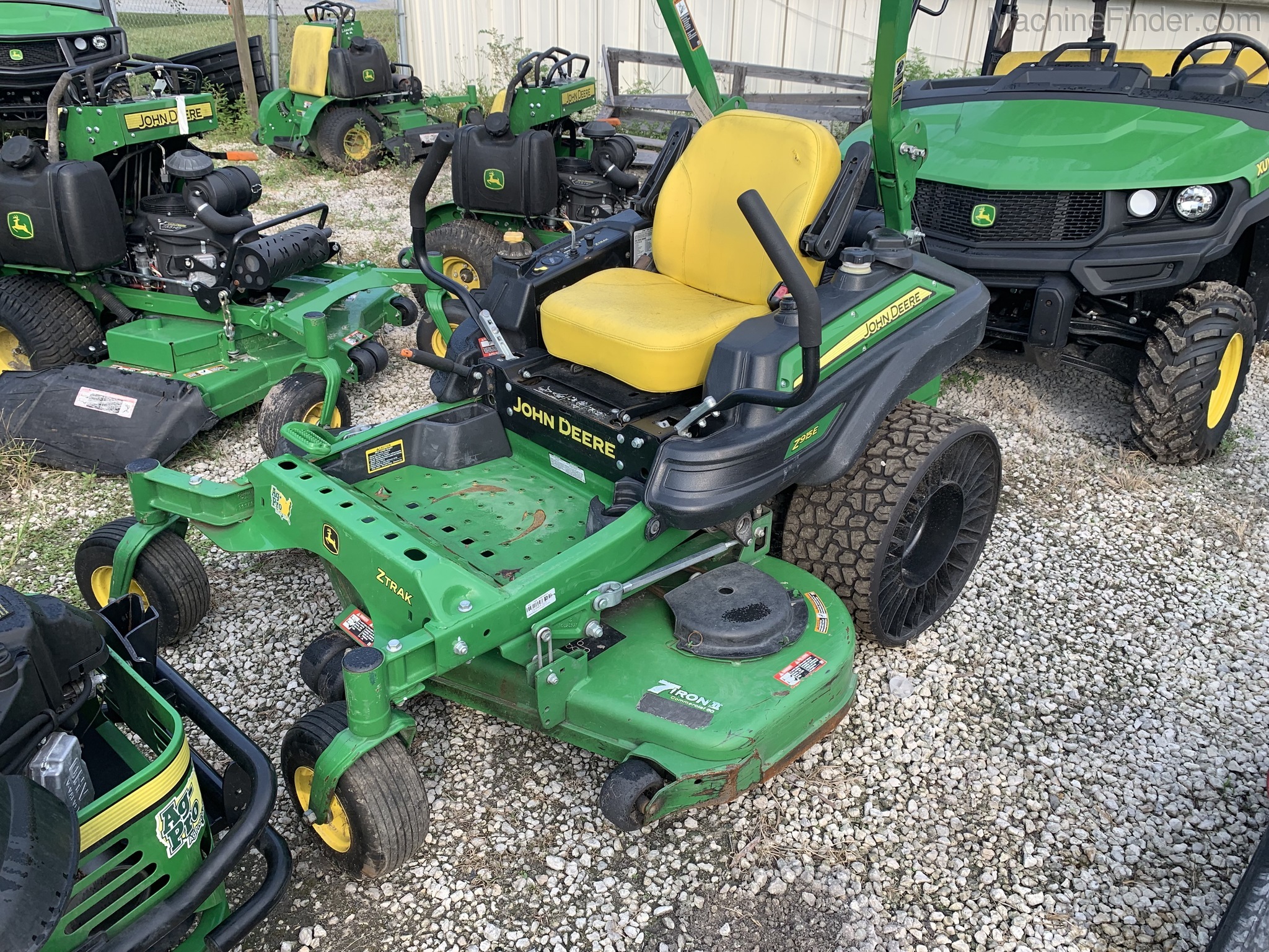 2017 John Deere Z915E Image 1