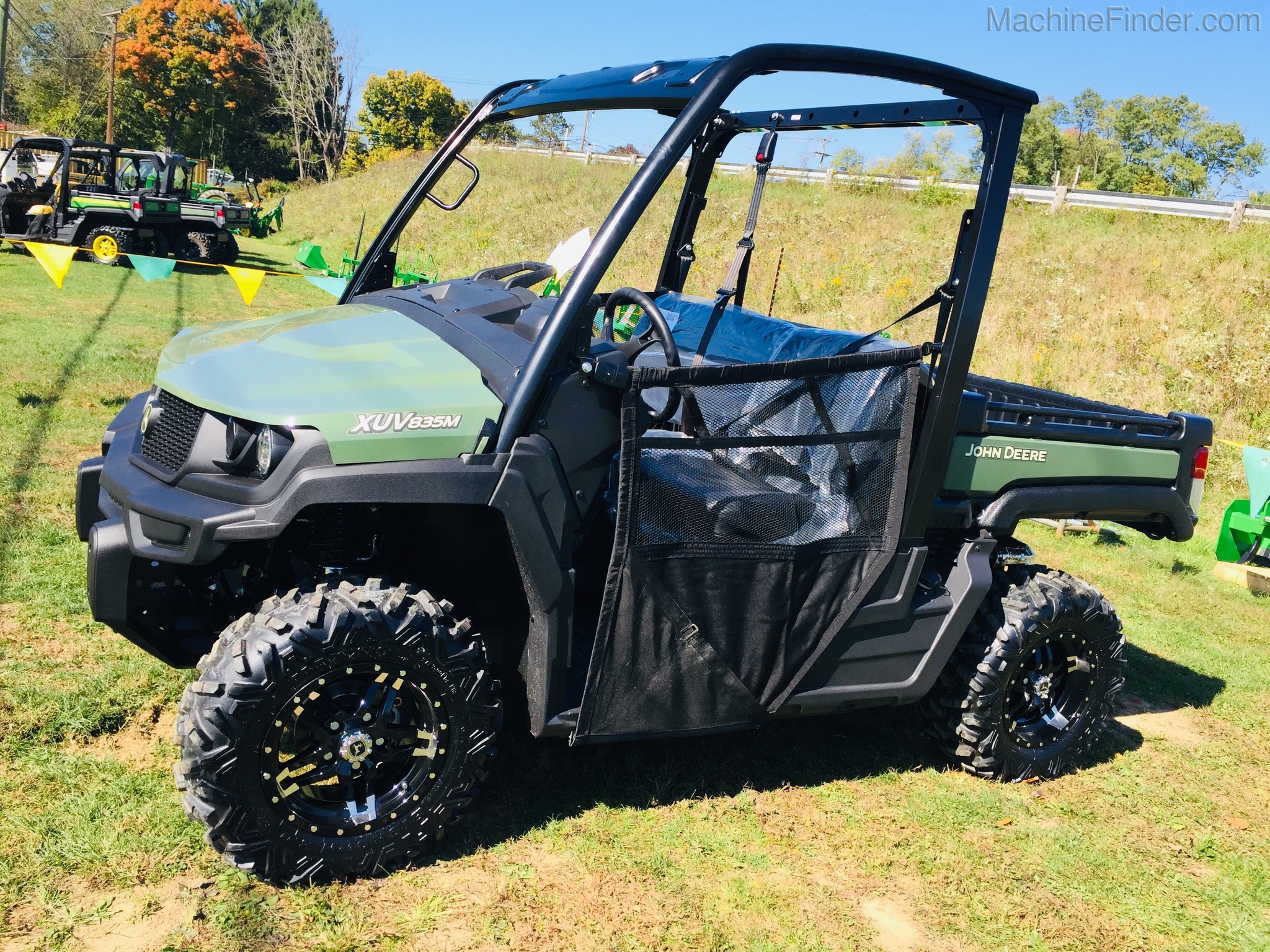 2020 John Deere XUV835M Image 2