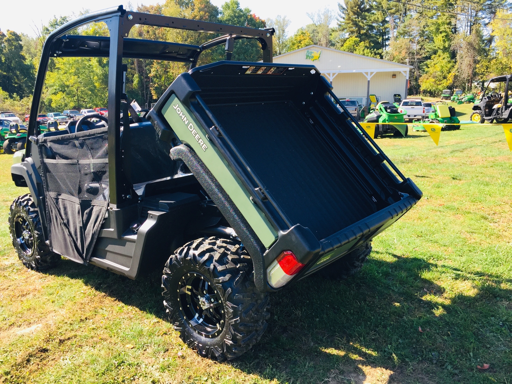 2020 John Deere XUV835M Image 7