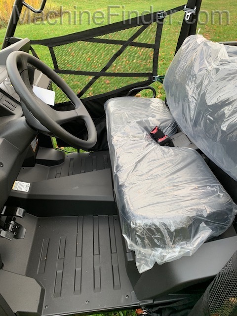 2020 John Deere XUV590E Image 6