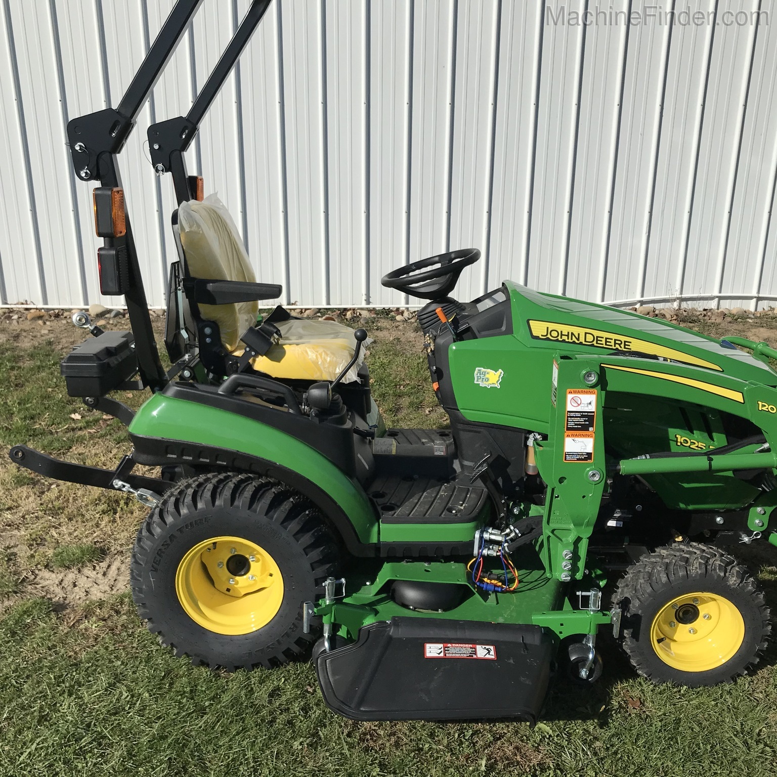 2020 John Deere 1025R Image 2