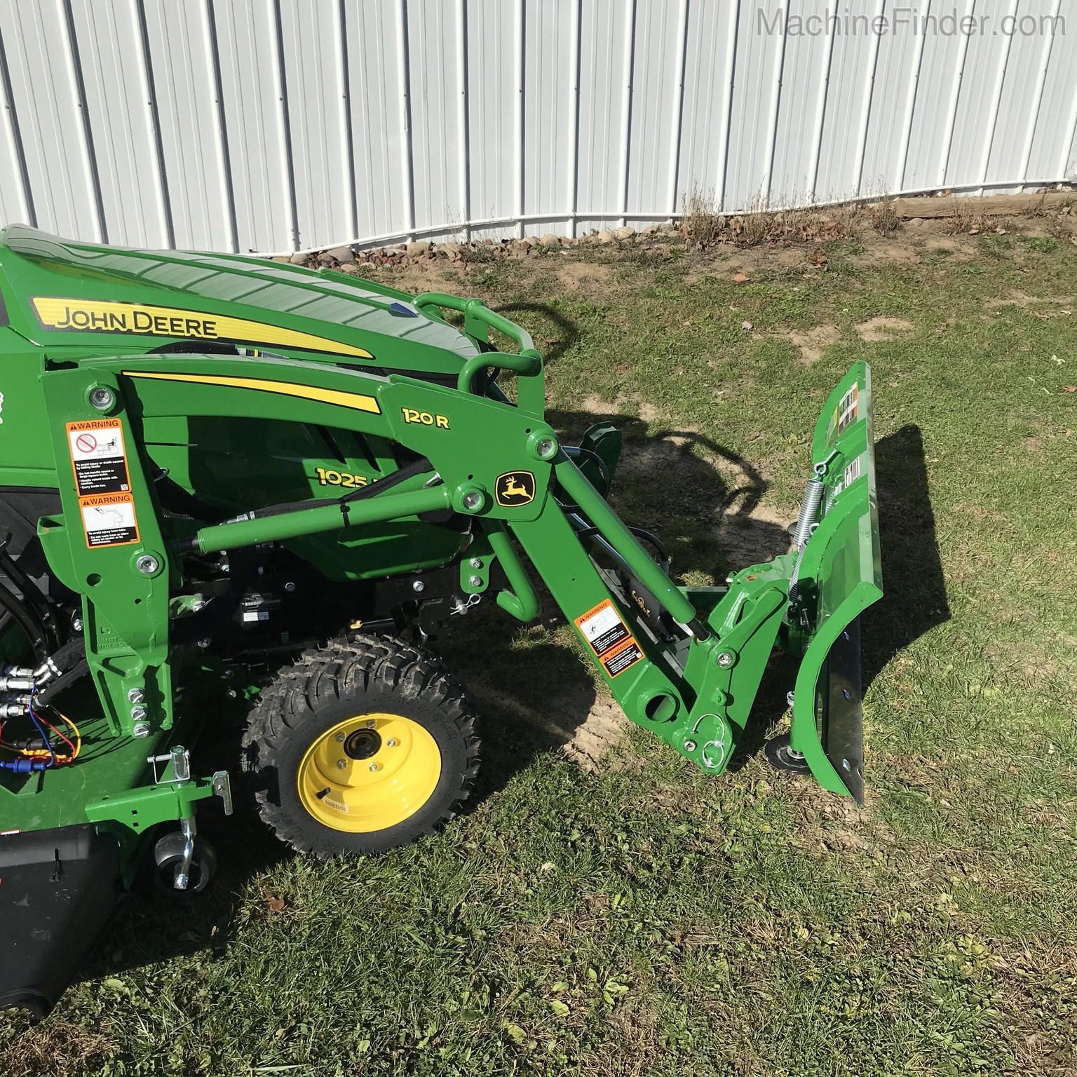 2020 John Deere 1025R Image 3