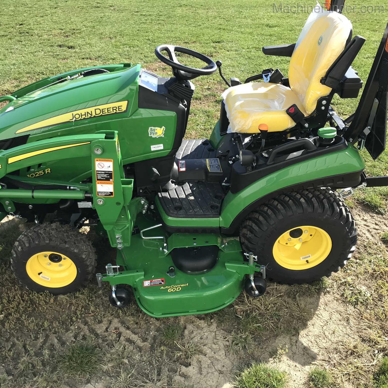 2020 John Deere 1025R Image 5