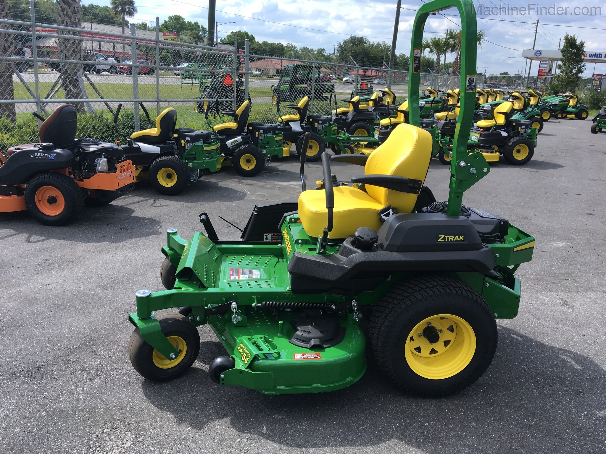 2020 John Deere Z720E Image 3